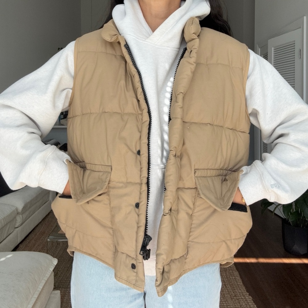 Vintage Columbia Puffer Vest w/ zipper and button closure
